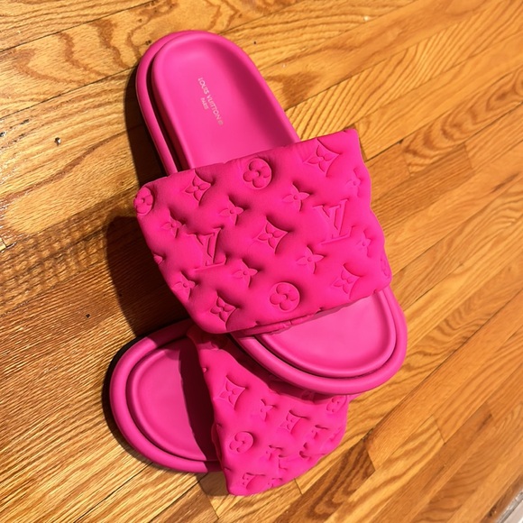 MULES
Louis Vuitton - Picture 3 of 3